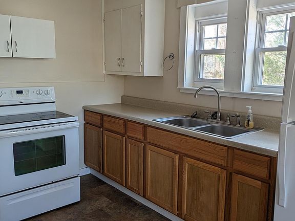 3rd image of 1110 McCall Ln SE