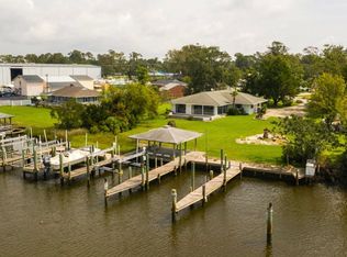 110 Riverside Ave, Morehead City, NC 28557