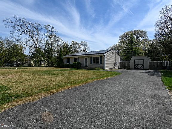 3rd image of 141 Main Dr