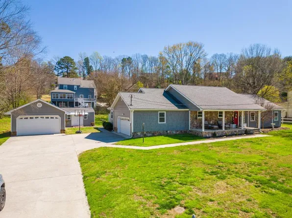 217 Overbrook Dr, Rossville, GA 30741