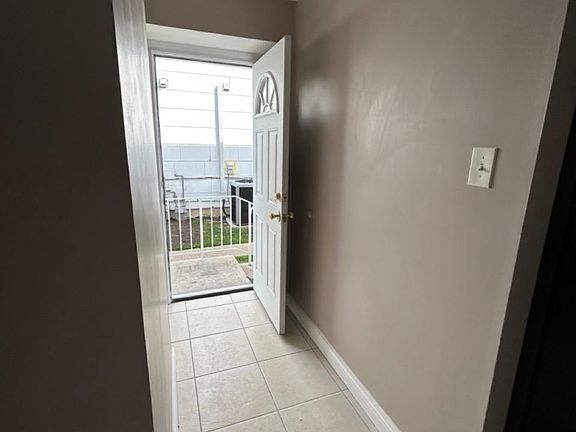 2nd image of 114 Dawson Cir Floor 1