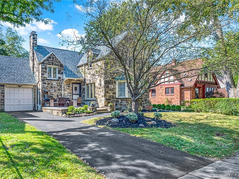 1st image of 31 Danbury Ln