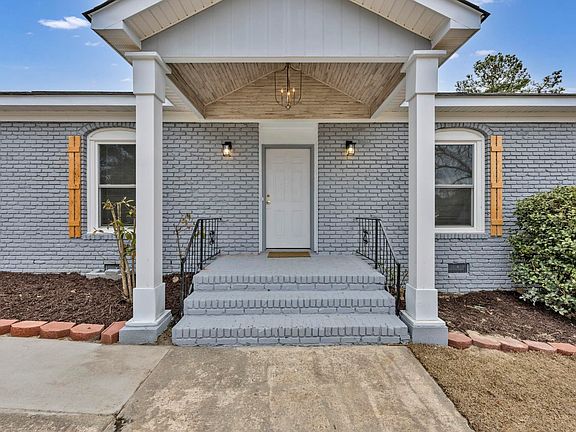 2nd image of 2927 Cranbrook Ln