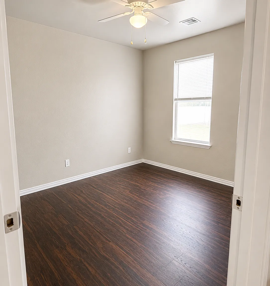 3 bed, $1,250 — Photo 3