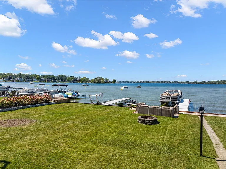 2022 Willow Beach St — Photo 21