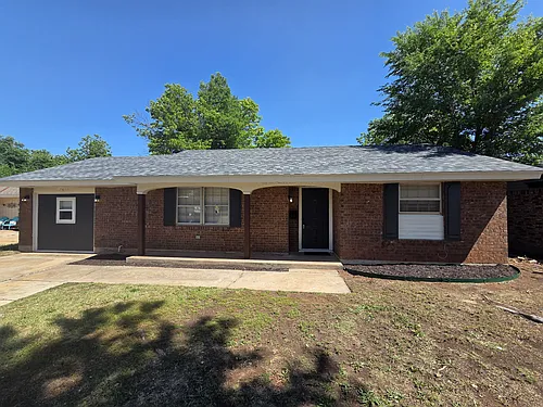 3025 Chetwood Dr Photo 1
