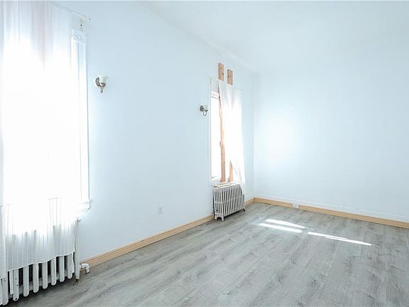 4th image of 1186 Bay St