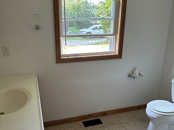5th image of 1600 E University St