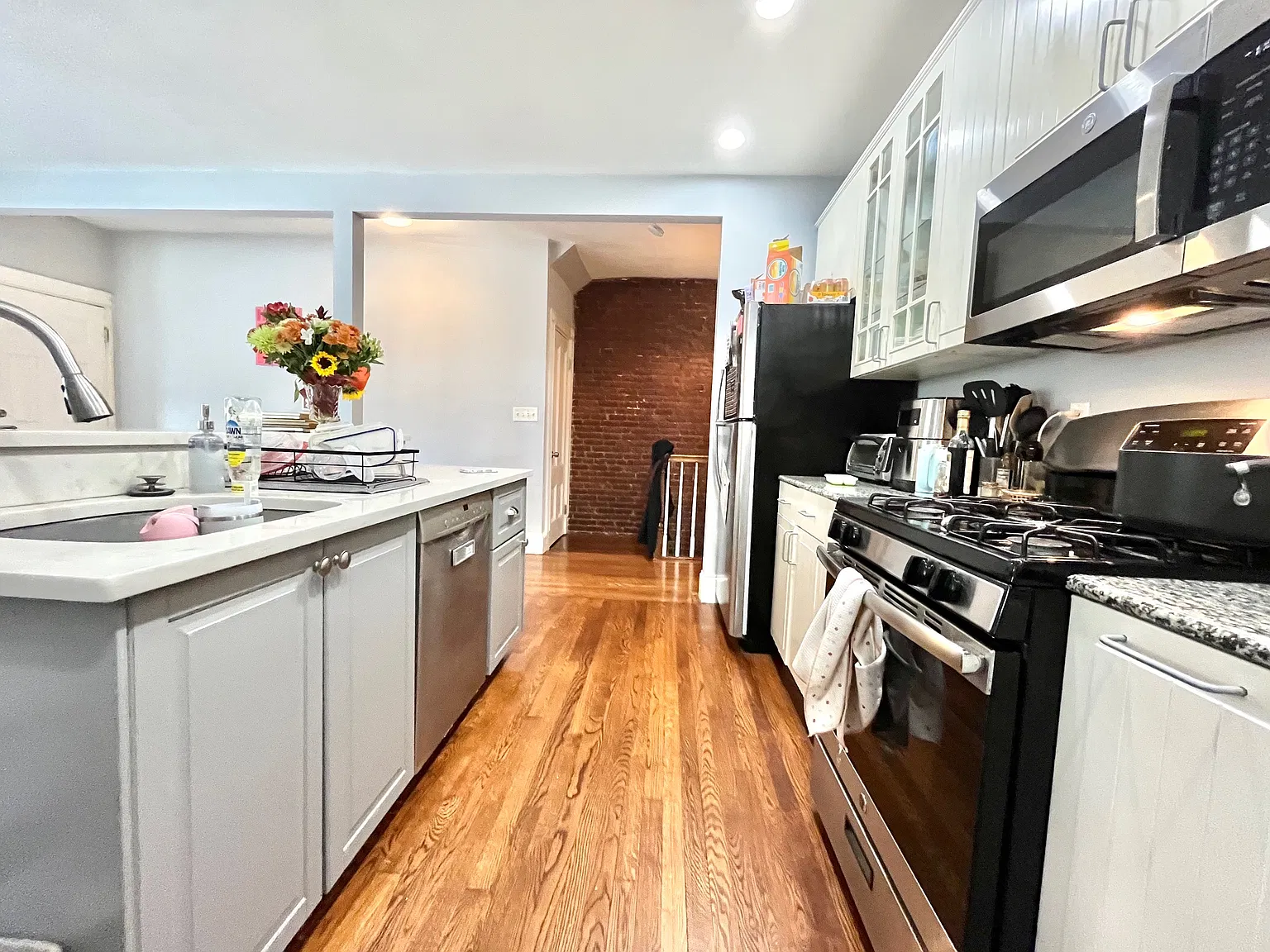 6 bed, 9999 sqft, $9,000 — Photo 4