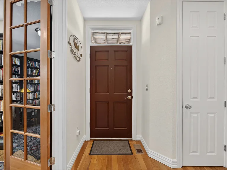 2933 Lawrence St — Photo 3