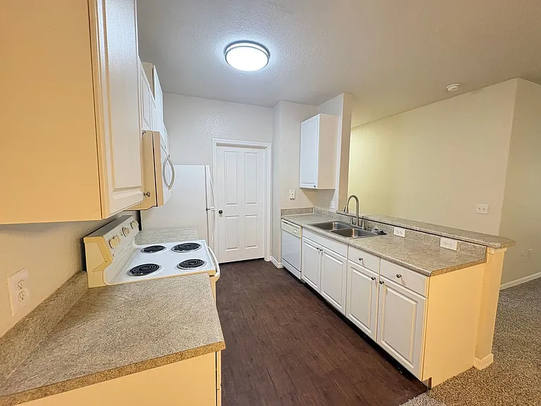 6016 Hemingway Cir — Photo 10