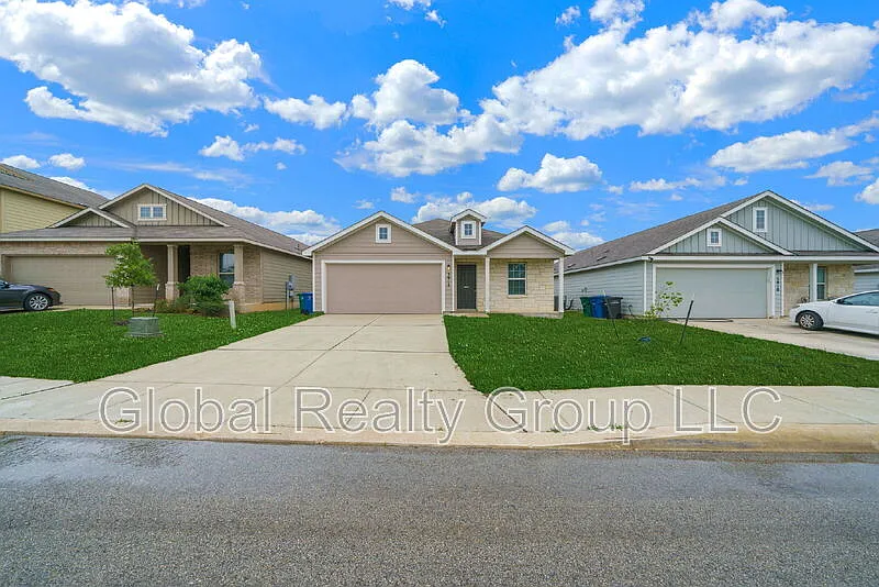 4 bed, 2.0 bath, 1668 sqft, $1,700 — Photo 1