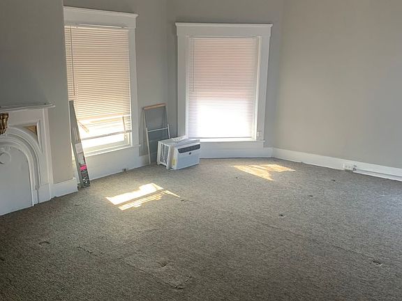 3rd image of 514 W Oak St APT 4
