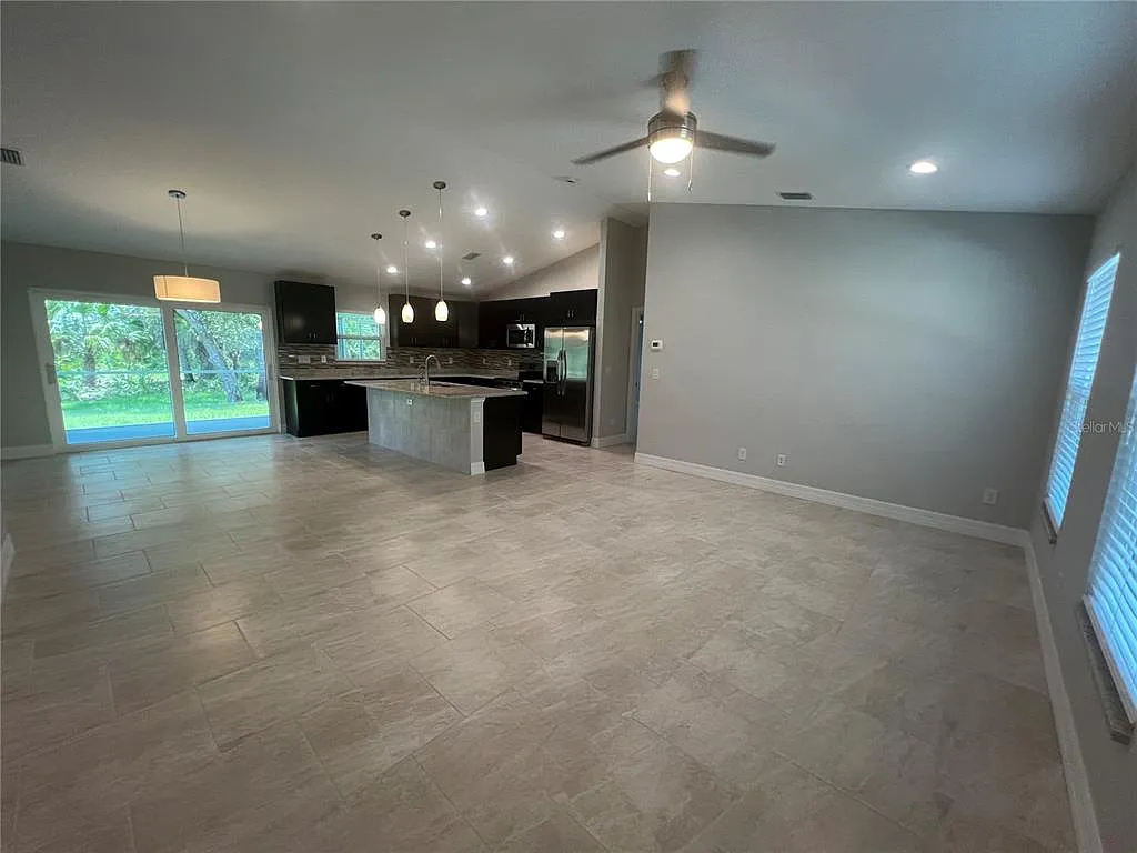3 bed, 2.0 bath, 1437 sqft, $2,150 — Photo 3