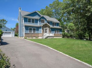 206 Brooksite Dr, Smithtown, NY 11787