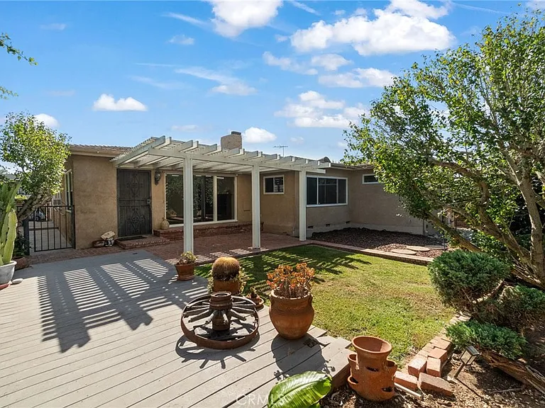 1027 S Malgren Ave — Photo 28