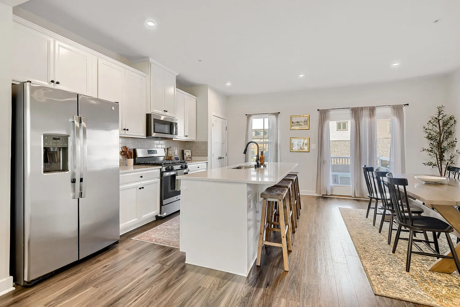 3 bed, 2.5 bath, 1760 sqft, $3,000 — Photo 3