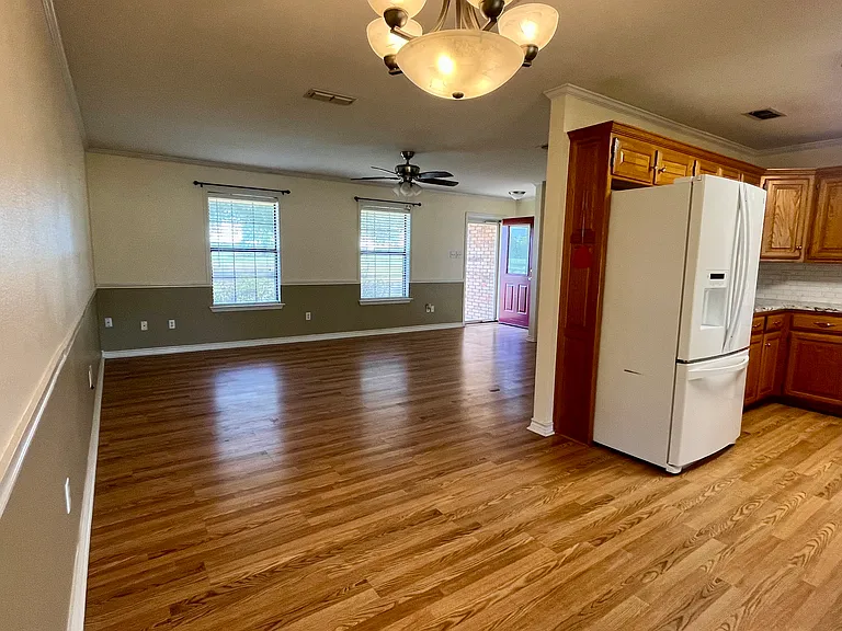 2730 FM 16 — Photo 11