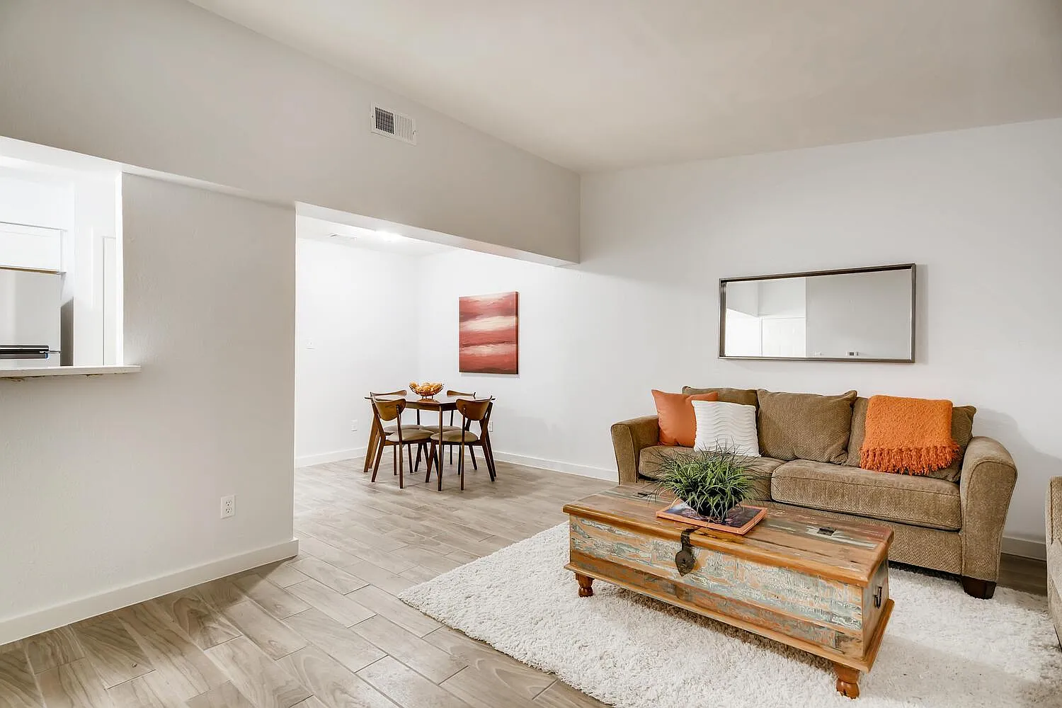 2 bed, 912 sqft, $1,595 — Photo 1