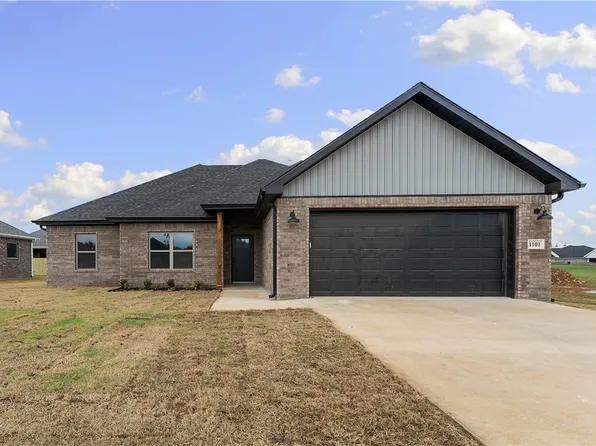 1101 Cook St, Pea Ridge, AR 72751