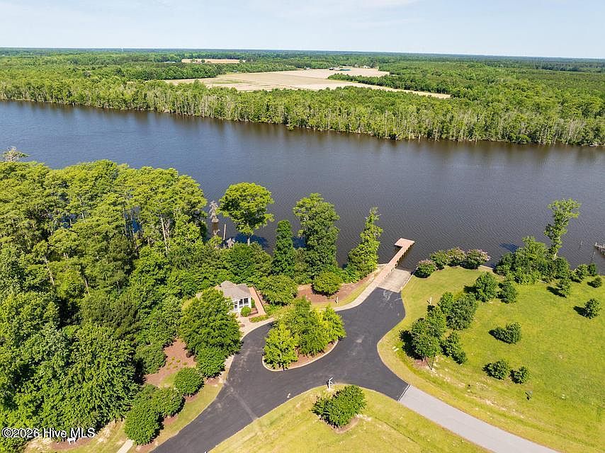 2nd image of 421 Riversound Drive