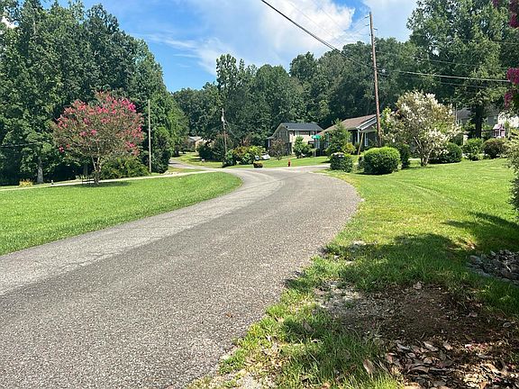 4th image of 2095 Broughton Spring Rd