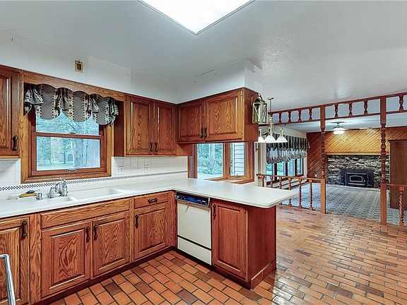 4th image of 7948 Jill Dr