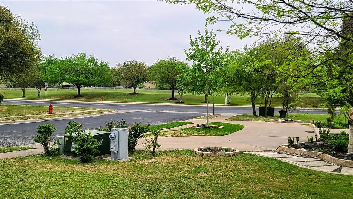 3 bed, 2.0 bath, 1550 sqft, $1,950 — Photo 4