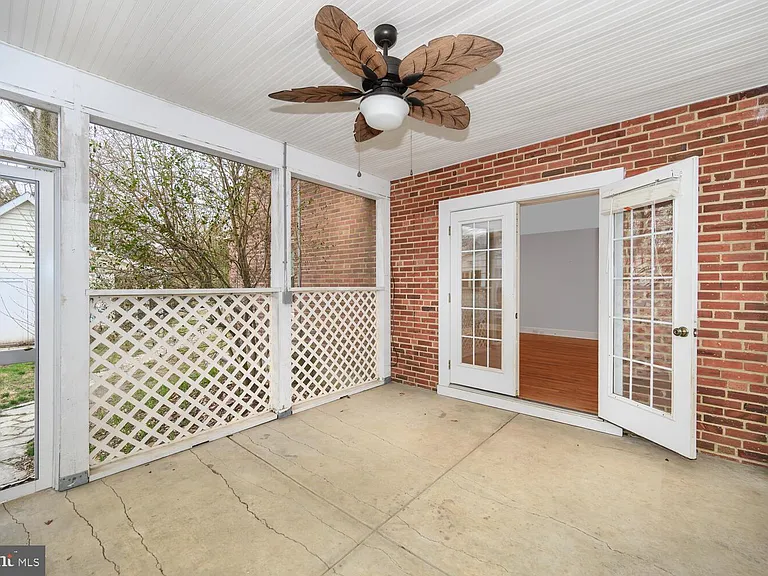 304 Elm Ave — Photo 8