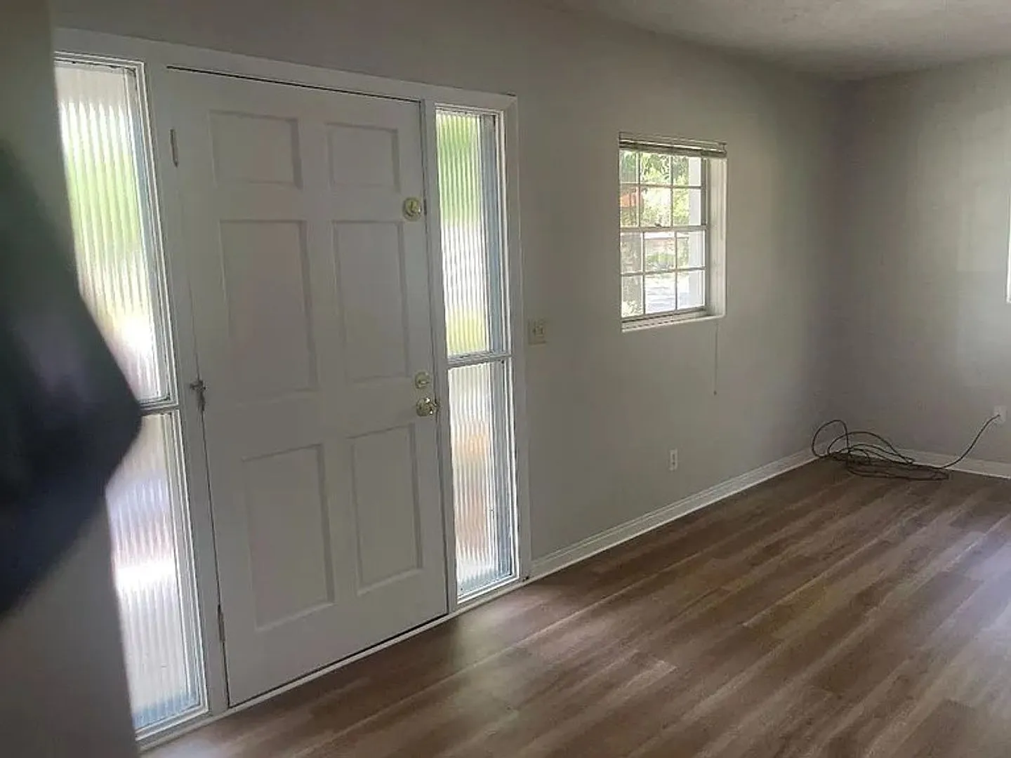 Charming 3-bed/1-bath single-family home available now! — Photo 2