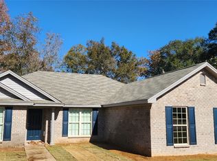 105 Brownstone Loop, Elmore, AL 36025