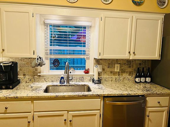 4th image of 147 Highridge Dr
