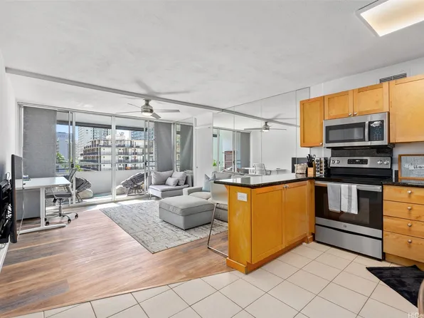 430 Kaiolu St APT 801, Honolulu, HI 96815