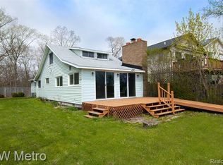 2956 White Oak Bch, Highland, MI 48356