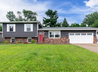 2702 W 46th St, Davenport, IA 52806