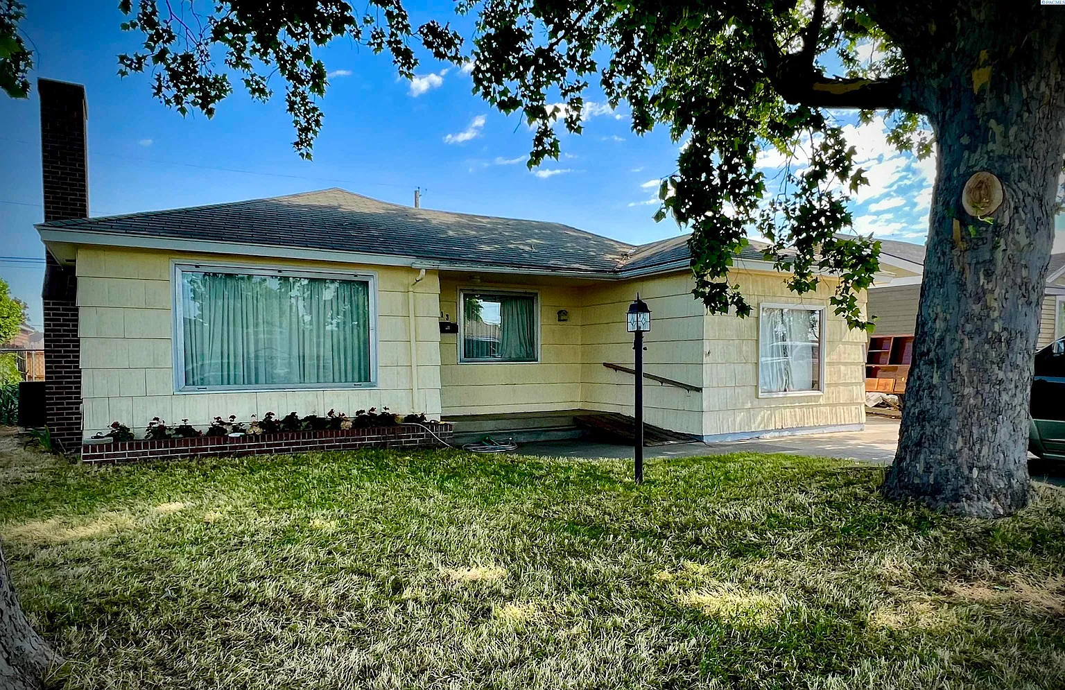 1813 W Henry St photo 1
