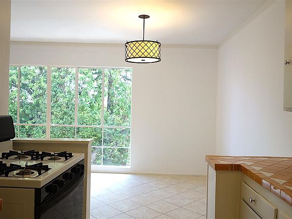 3rd image of 1937 Grace Ave APT 4