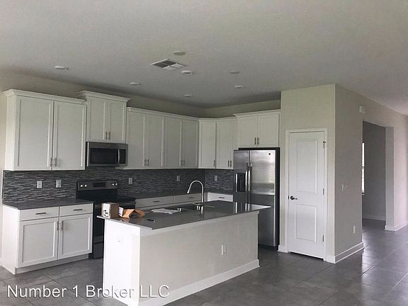 4th image of 15067 Evergreen Oak Loop
