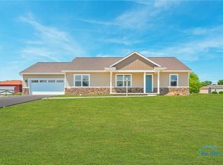 1466 Circle Dr, Millbury, OH 43447
