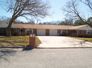 303-A/B Manor Dr, Kerrville, TX 78028
