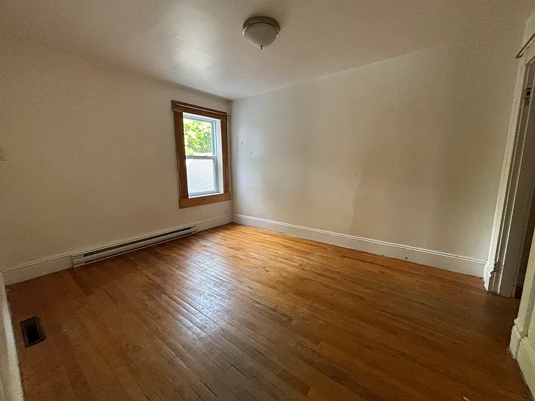 359 Charlotte St #A — Photo 3