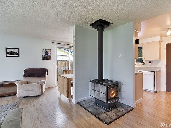 4th image of 204 Anderson Ave