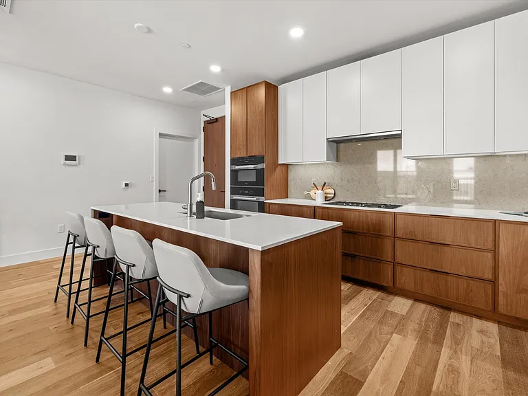 566 Columbus Ave #506 — Photo 10