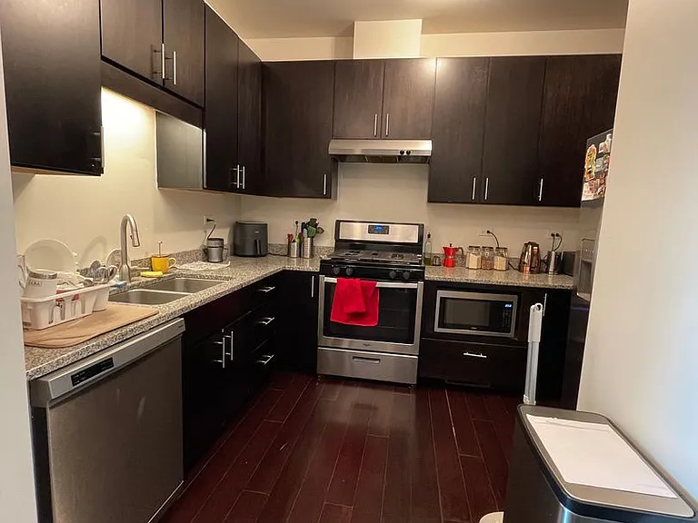 1246 W Devon Ave — Photo 3