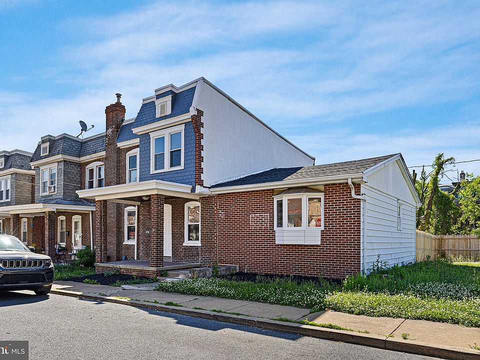 1st image of 2704 Thompson Pl