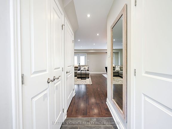 4th image of 36 Sprucedale Ct