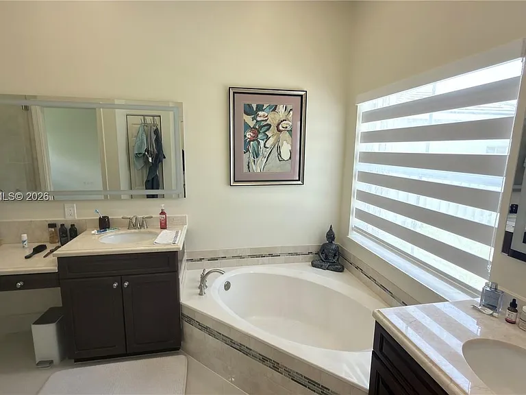 692 Maplewood Ct — Photo 11