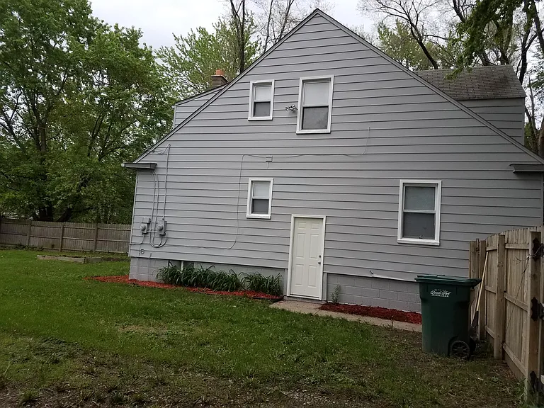 1576 College Ave — Photo 4