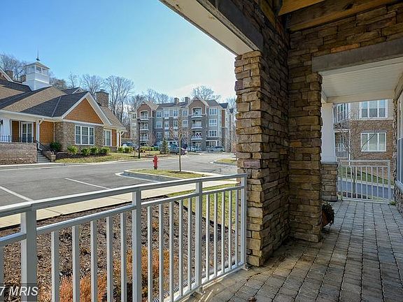 3rd image of 19 Clay Lodge Ln Unit 103