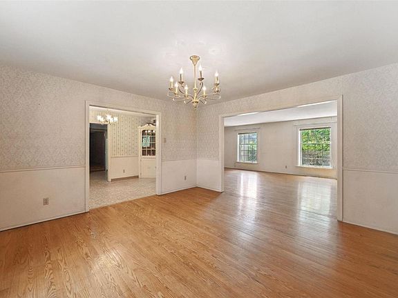 4th image of 48 Lake Forest Dr